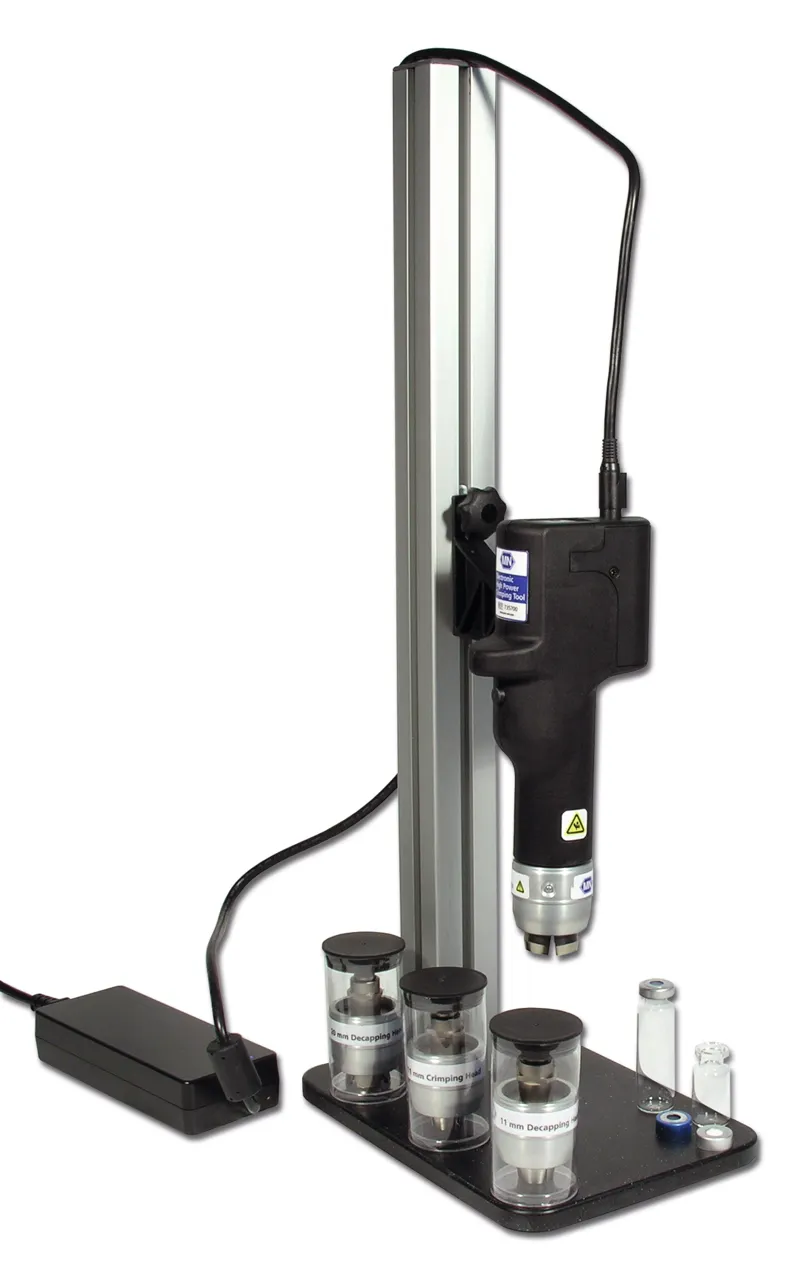Electronic high power crimping tool with power supply and European power cord