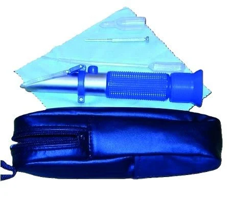 Handrefractometer for urine, for measuring of serum protein