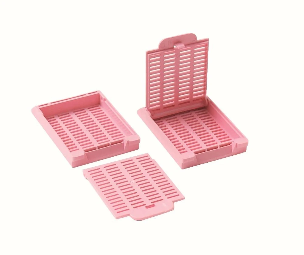 Embedding cassette, 45° angle marking area, STRIP HOLES, CASSETTE AND removable lid, assembled