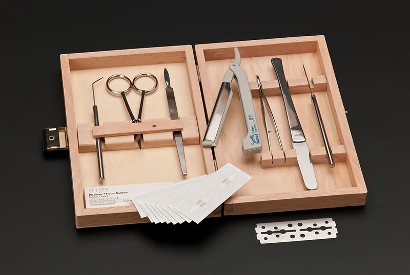 Windaus Micro copying cutlery: 7 instruments in the wood case