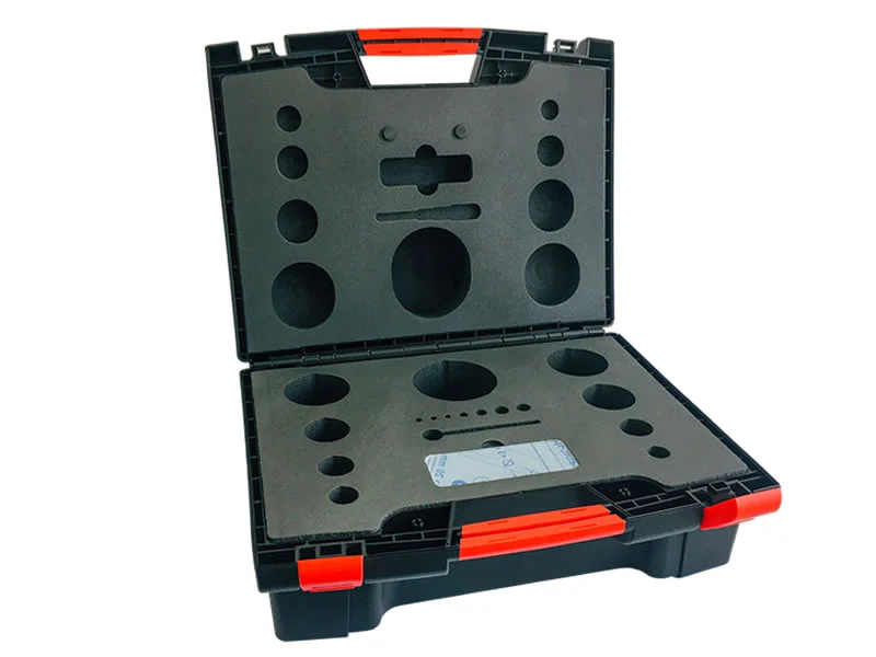 EMPTY PLASTIC SUITCASE TOTALLING 6111.11g